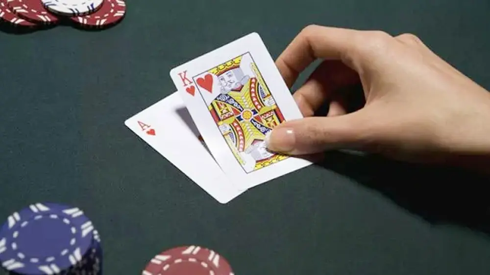 德州扑克常见误区解析:避开这些弯路,提升你的牌技(图1) 德州扑克常见误区解析:避开这些弯路,提升你的牌技(图1)